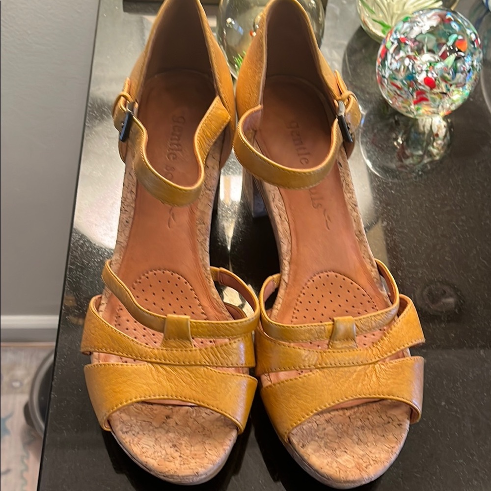 Gentle Souls vegetable tanned leather sandals size 10. Yellow/mustard yellow.